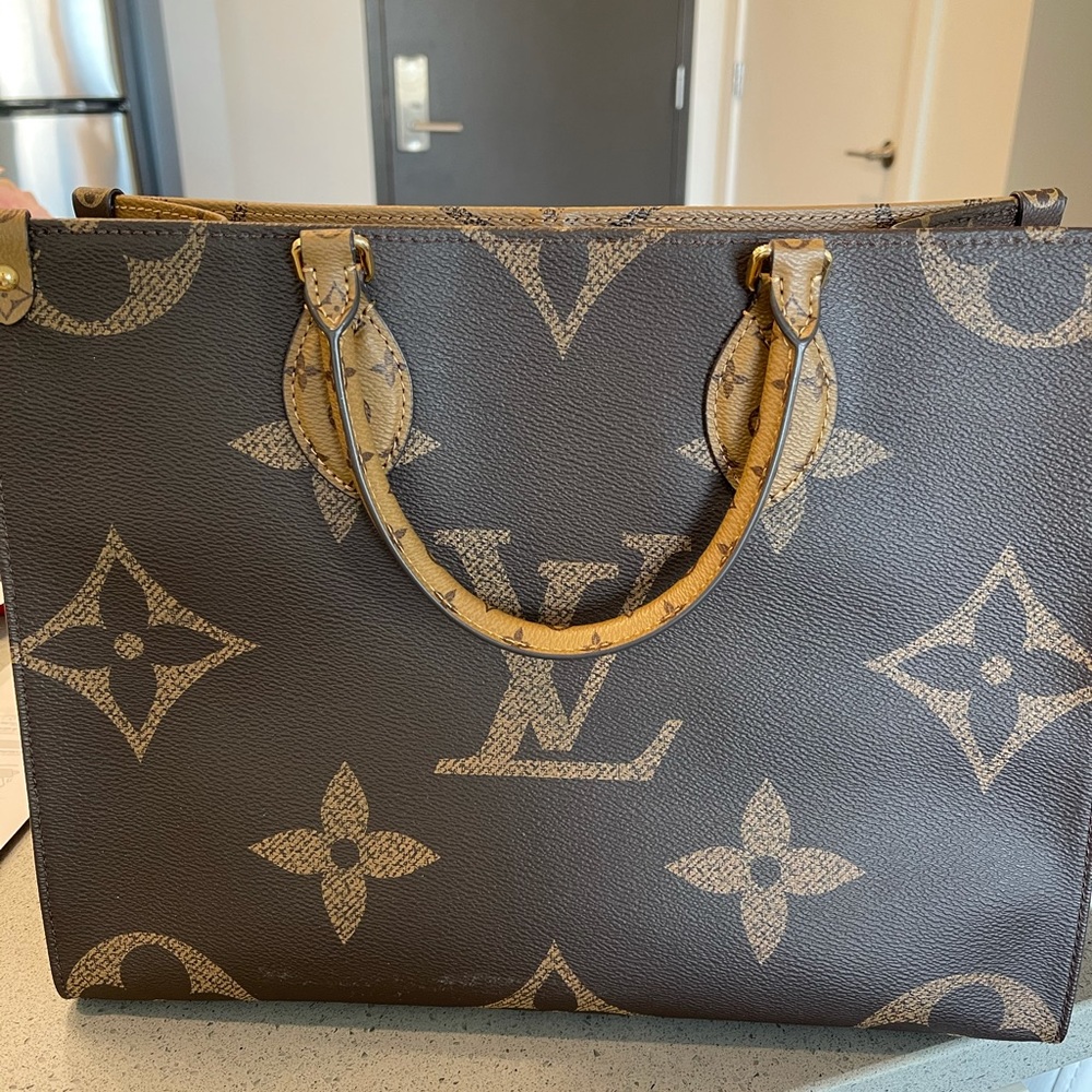 LV ONTHEGO Tote